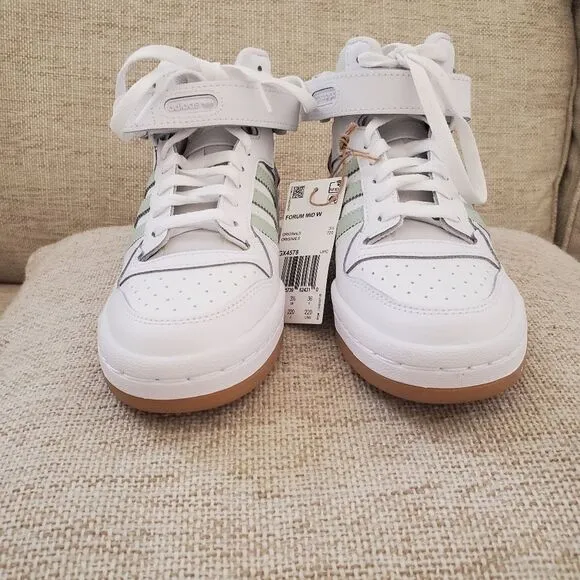 ✨ ADIDAS ✨ Forum Mid Sneaker in White/ Linen Green - [Women's size 5]