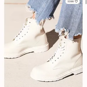 ✅ Dr Marten Boots 1460 Pascal Mono White Combat Lace up