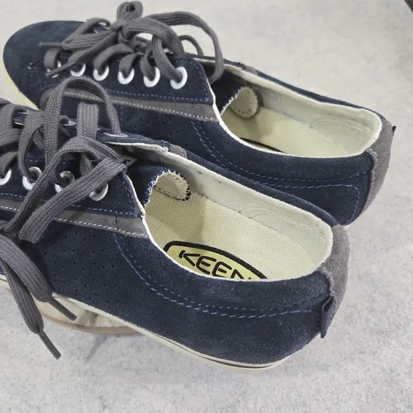 🐢 Keen Herren Men's size 9 Blue Suede Shoes