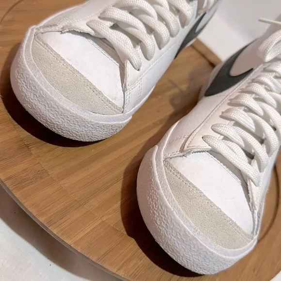 - NIKE Mid Blazer 77 GS