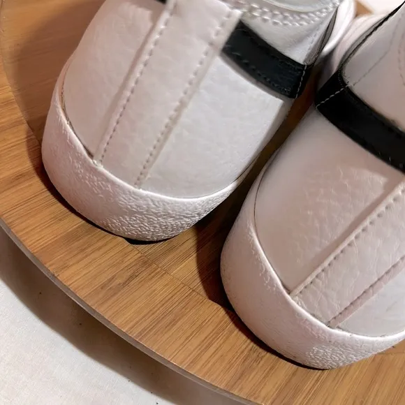 - NIKE Mid Blazer 77 GS