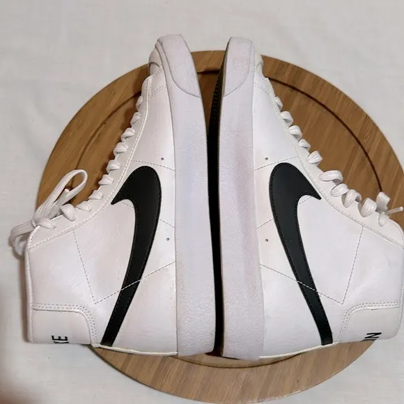 - NIKE Mid Blazer 77 GS