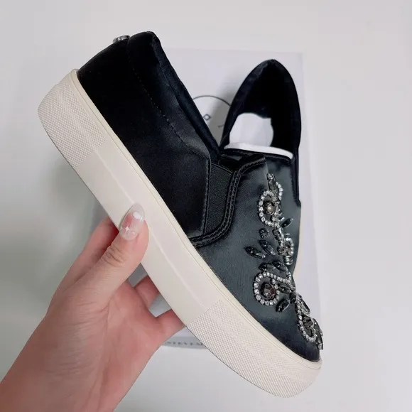 ! STEVE MADDEN Studded Slip-On Fashion Sneakers /NWB/