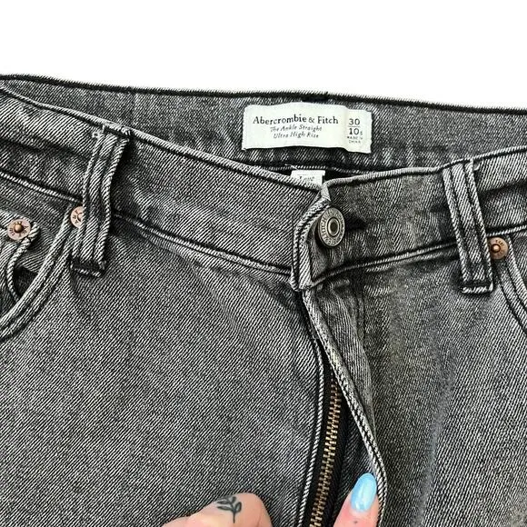 Abercrombie &amp; Fitch Curve Love The Ankle Straight Ultra High Rise Jeans Sz. 10S