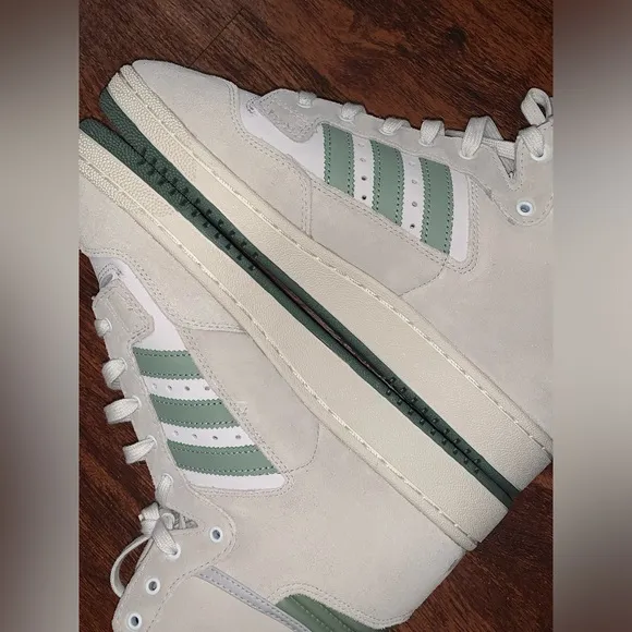 Adidas size 10 hi top sneakers vintage