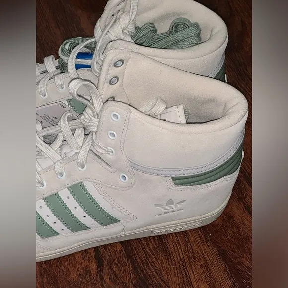 Adidas size 10 hi top sneakers vintage
