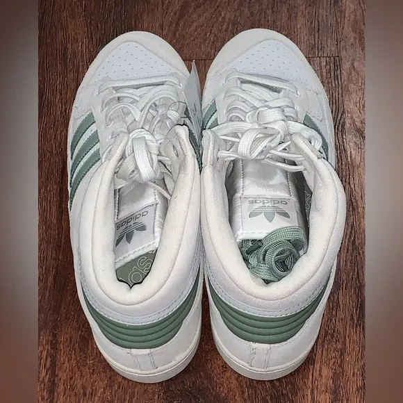Adidas size 10 hi top sneakers vintage