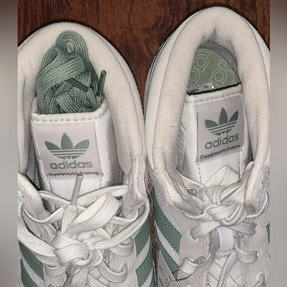 Adidas size 10 hi top sneakers vintage
