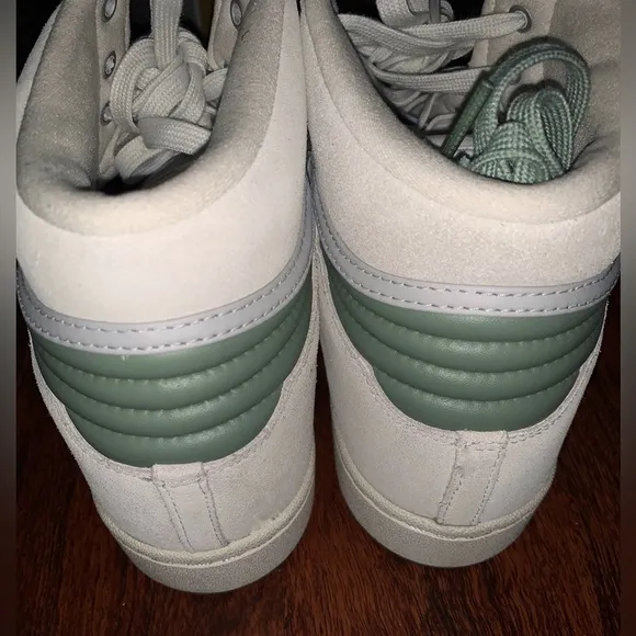 Adidas size 10 hi top sneakers vintage
