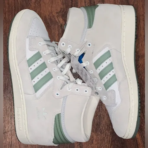 Adidas size 10 hi top sneakers vintage