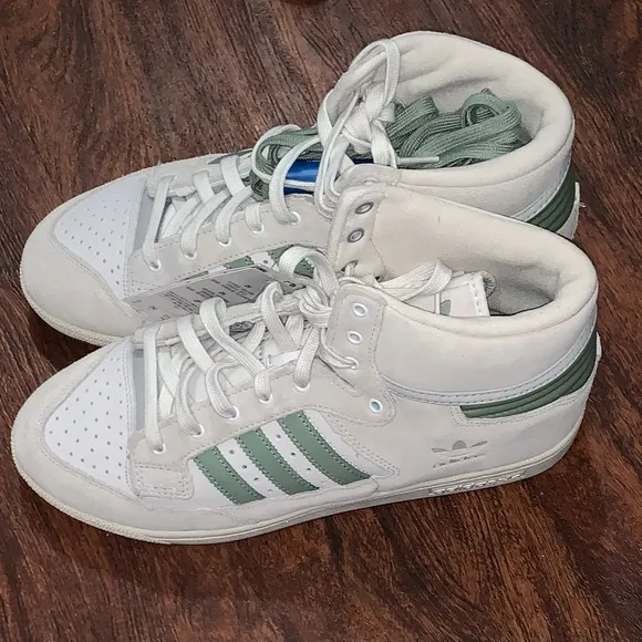 Adidas size 10 hi top sneakers vintage
