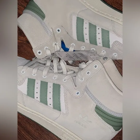 Adidas size 10 hi top sneakers vintage