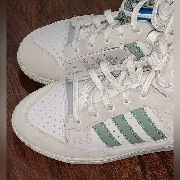 Adidas size 10 hi top sneakers vintage