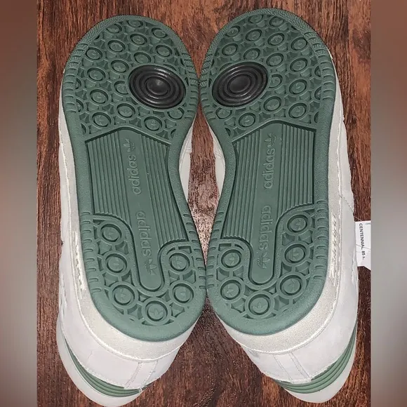 Adidas size 10 hi top sneakers vintage