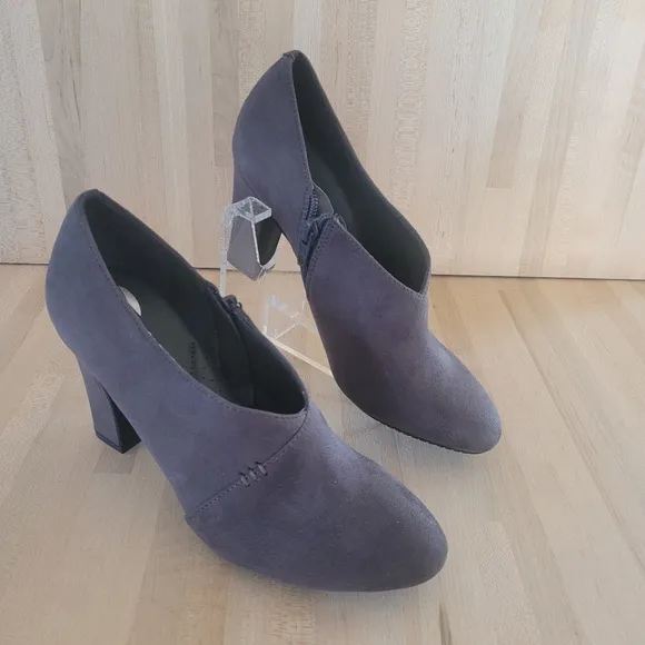 Aerosoles Dove grey 3.5&quot; Heel Ankle Boots. Size 7