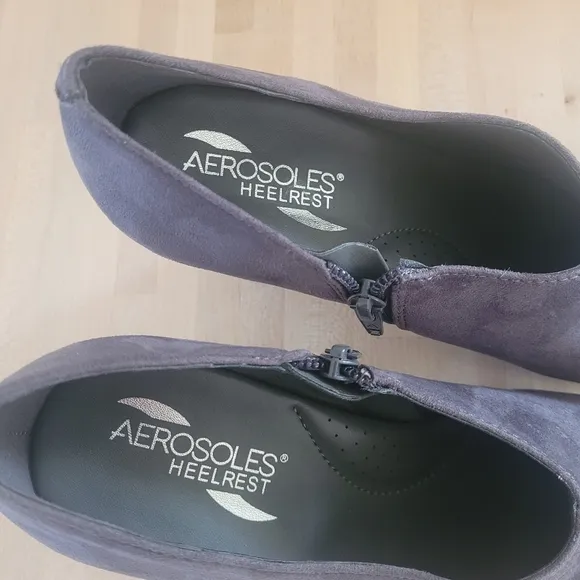 Aerosoles Dove grey 3.5&quot; Heel Ankle Boots. Size 7