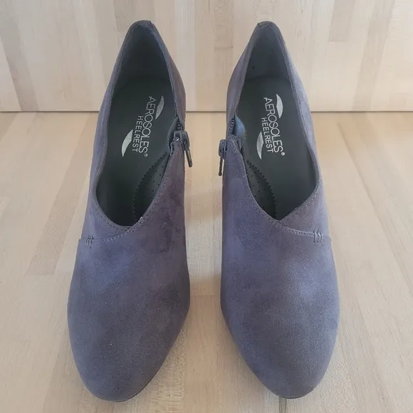Aerosoles Dove grey 3.5&quot; Heel Ankle Boots. Size 7
