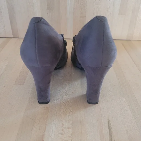 Aerosoles Dove grey 3.5&quot; Heel Ankle Boots. Size 7
