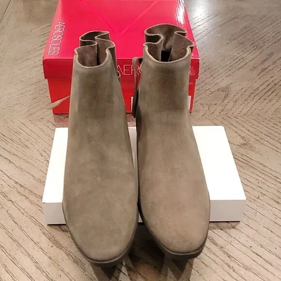 Aerosoles suede green boots size 8 NWT
