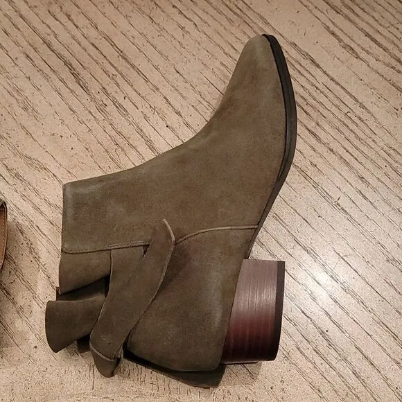 Aerosoles suede green boots size 8 NWT