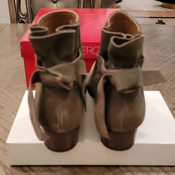 Aerosoles suede green boots size 8 NWT