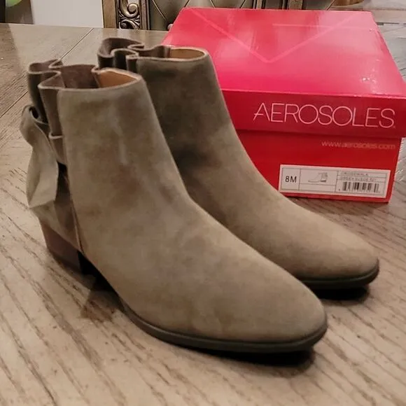 Aerosoles suede green boots size 8 NWT