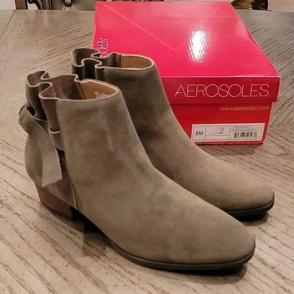 Aerosoles suede green boots size 8 NWT