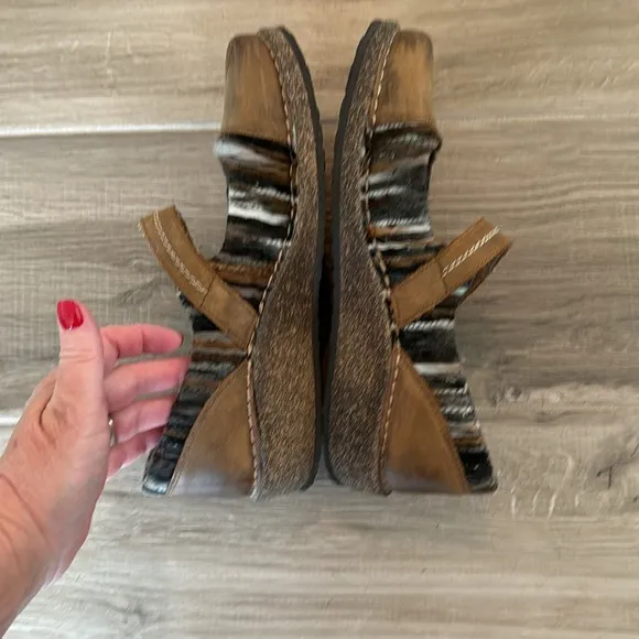 Aetrex 10 Janine sweater accent leather Mary Jane cork wedge shoes