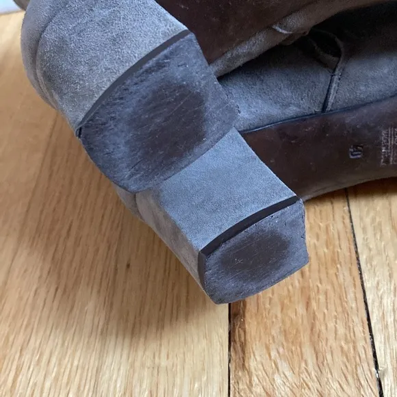 AGL Size 40 Womens Size 10 Suede Pewter Gray Taupe Block Heel Bootie Neutral