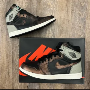 Air Jordan 1 Retro High OG Patina Fresh Mint