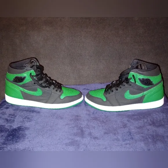Air Jordan 1 Retro High OG Pine Green 2.0 Mens Size 10