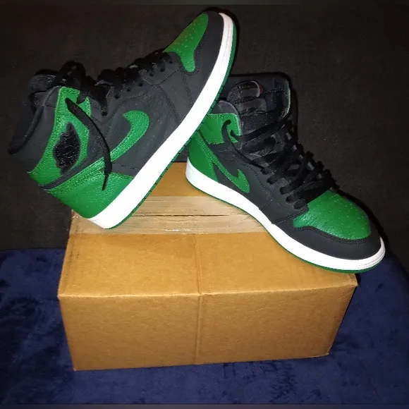 Air Jordan 1 Retro High OG Pine Green 2.0 Mens Size 10