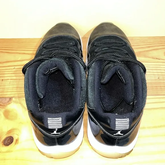 Air Jordan 11 Retro Low Barons Size 10.5
