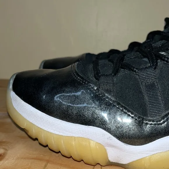 Air Jordan 11 Retro Low Barons Size 10.5