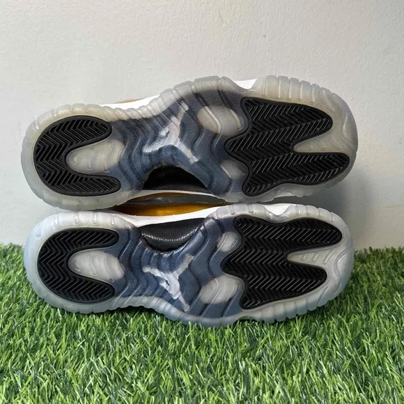 Air Jordan 11 XI Retro Low GS Closing Ceremony Gold White