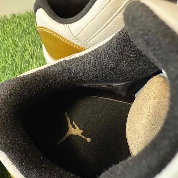 Air Jordan 11 XI Retro Low GS Closing Ceremony Gold White
