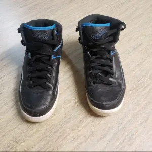 Air Jordan 2 Retro Bg shoes