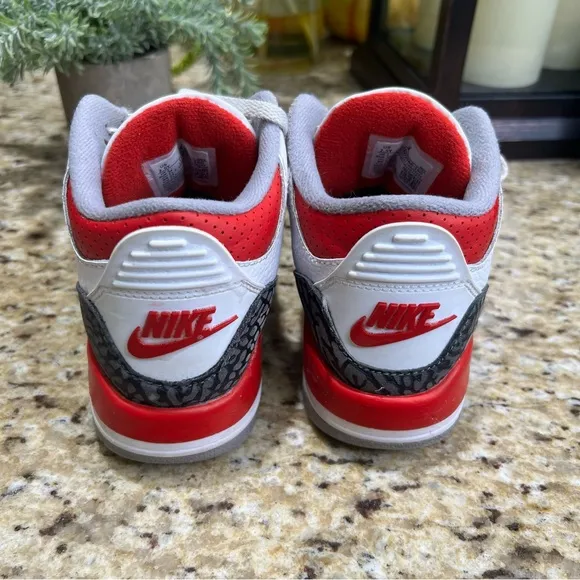 Air Jordan 3 Retro Fire Red 2022 Sneakers 2.5Y