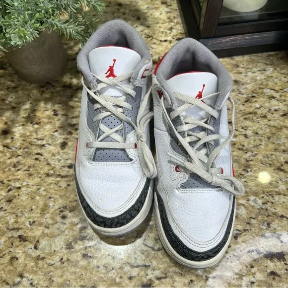Air Jordan 3 Retro Fire Red 2022 Sneakers 2.5Y