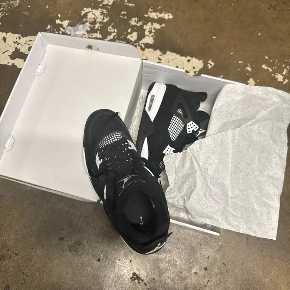 Air Jordan 4 Retro Black and White