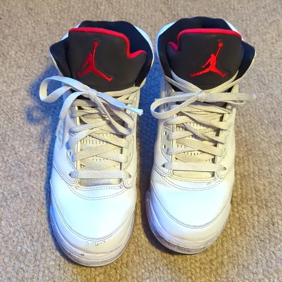 Air Jordan 5 Retro BG Size 6Y White Cement Shoes #440888-104 (Pre-Owned)