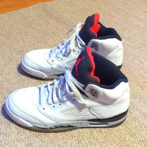Air Jordan 5 Retro BG Size 6Y White Cement Shoes #440888-104 (Pre-Owned)