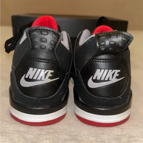 Air Jordan Breds  Retro 4 (PS) Boys size 2