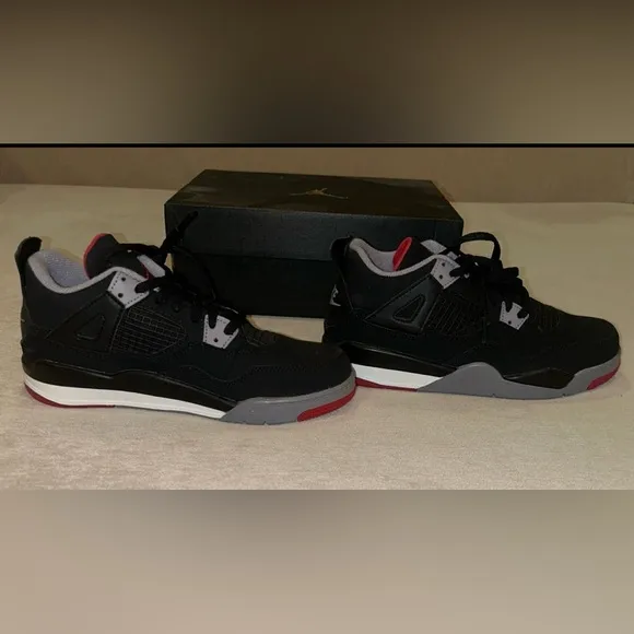 Air Jordan Breds  Retro 4 (PS) Boys size 2