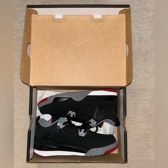Air Jordan Breds  Retro 4 (PS) Boys size 2