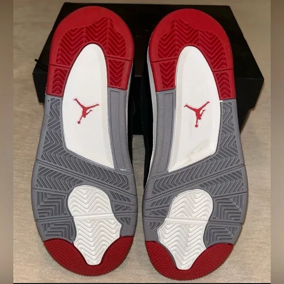 Air Jordan Breds  Retro 4 (PS) Boys size 2