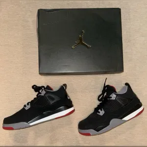 Air Jordan Breds  Retro 4 (PS) Boys size 2