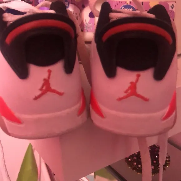 AIR JORDAN RETRO 6 LOW BASKETBALL SHOES