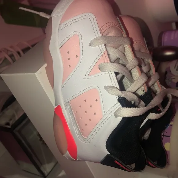 AIR JORDAN RETRO 6 LOW BASKETBALL SHOES