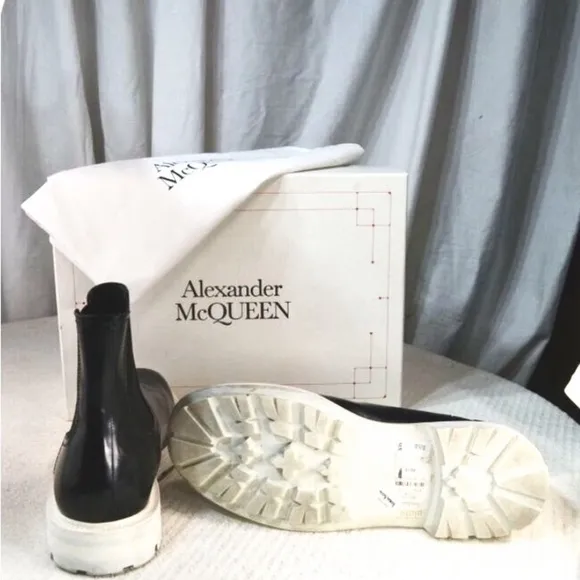 Alexander McQueen Men's Black &amp; White Leather Chelsea Boots- LT3202